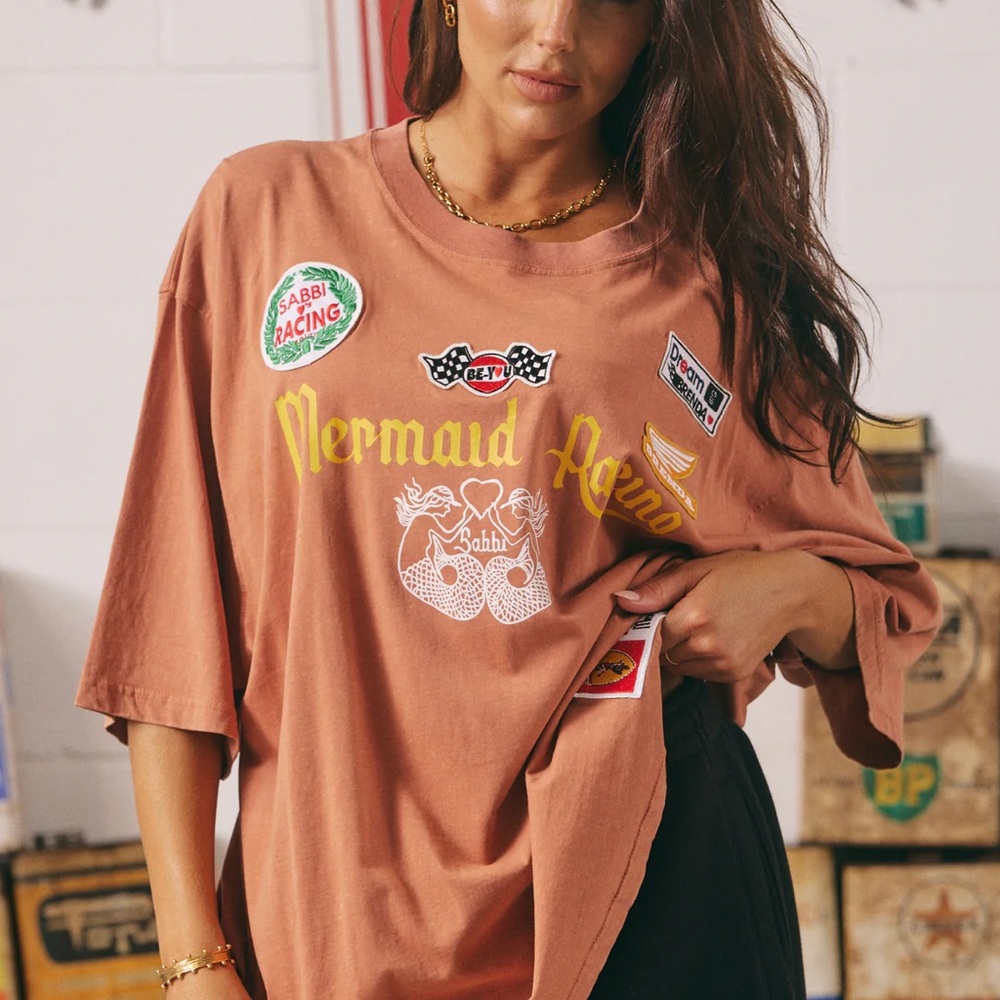 SABBI The Very Oversized Mermaid Racing Badge Tee